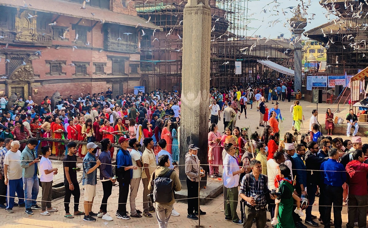 कृष्ण मन्दिरमा भक्तजनको घुइँचो
